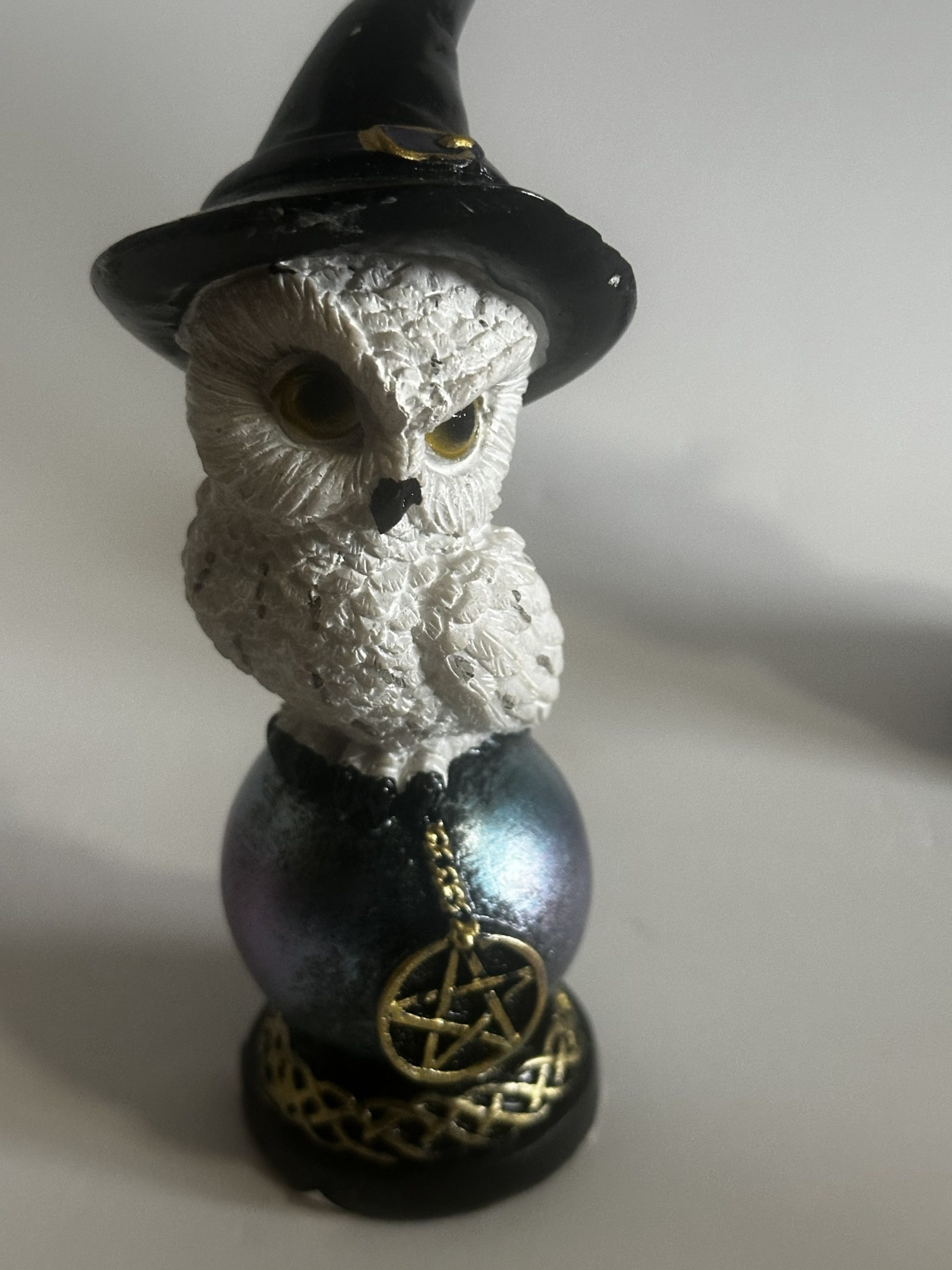 PACK 2 Figuras Sabio Búho Mágico con Orbe Iridiscente