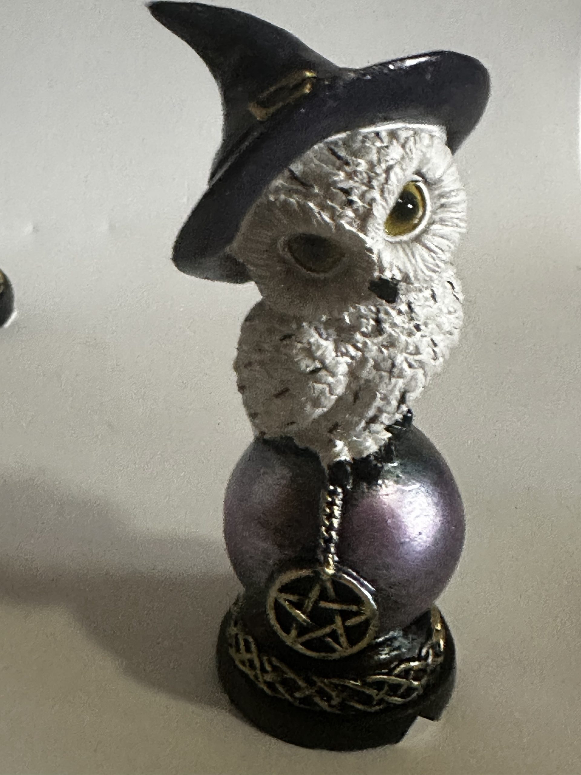 PACK 2 Figuras Sabio Búho Mágico con Orbe Iridiscente - Imagen 4