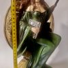 Figura Bruja Verde 40 cm – Belleza mística en acabado premium